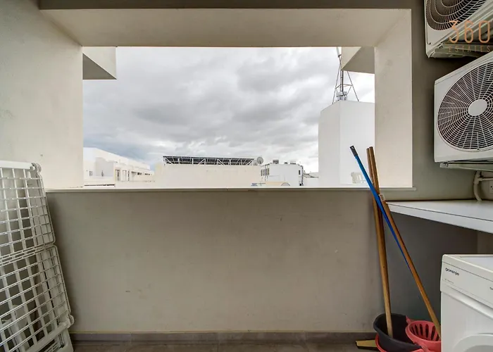 Bright & Airy 2br Close To Valletta & Sliema