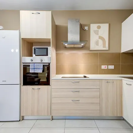 Daire Bright & Airy 2br Close To Valletta & Sliema Tal Guardamangia